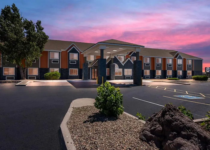 Cheap hotel: Best Western Bellemont Shadow Mountain Inn