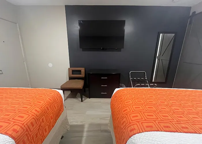 Pet Friendly hotel: Howard Johnson By Wyndham Flagstaff University West