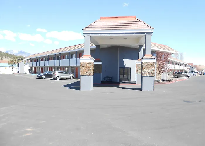 Luxury hotel only: Econo Lodge Flagstaff East I-40