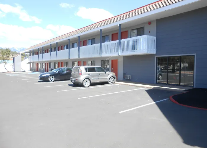 Luxury hotel only: Econo Lodge Flagstaff East I-40