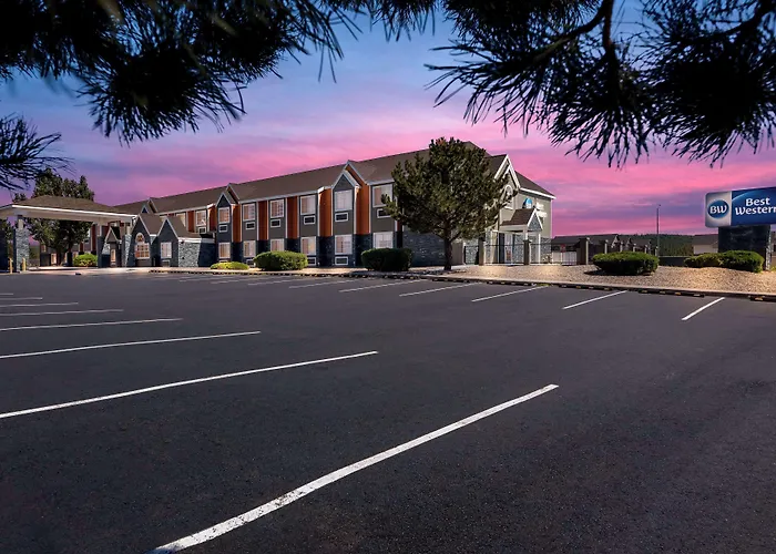 Cheap hotel: Best Western Bellemont Shadow Mountain Inn