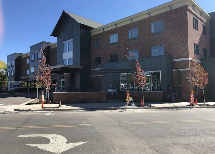 Luxury hotel only: Country Inn & Suites By Radisson, Flagstaff Downtown, Az